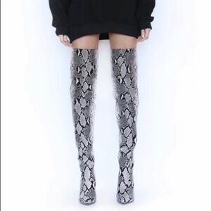 I.AM.GIA Snakeskin Snake Print Gray Thigh High Boots Size 10 Mob Wife